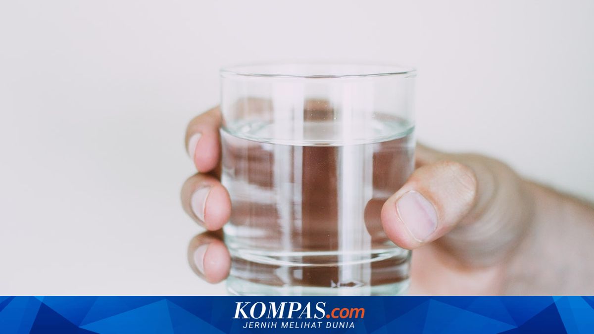Can Drinking Water Cause Weight Gain? Expert Explains Obesity Facts