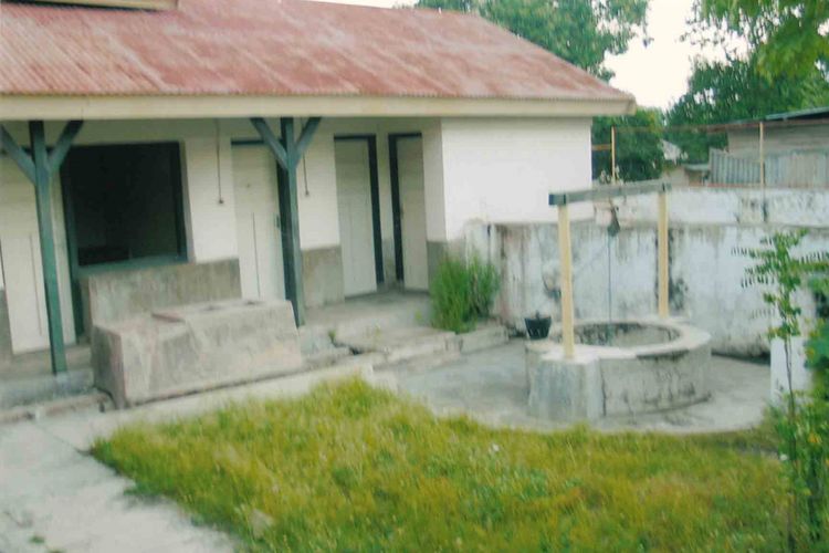 Rumah pengasingan Bung Karno di Ende. Menurut cerita tutur, Bung Karno menimba air sumur dua kali sehari untuk olahraga dan mandi sekeluarga.  