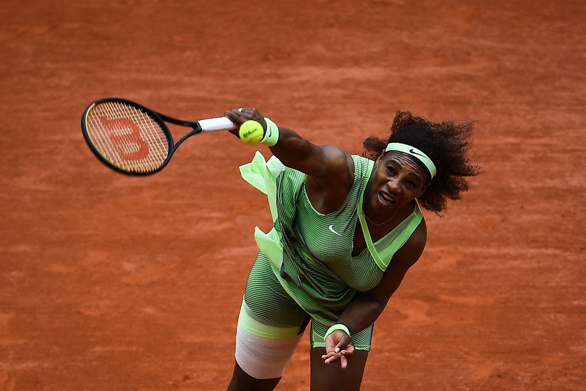 Petenis Amerika Serikat Serena Williams saat tampil pada putaran ketiga Perancis Terbuka 2021, menghadapi Danielle Collins, Jumat (4/6/2021) waktu setempat.