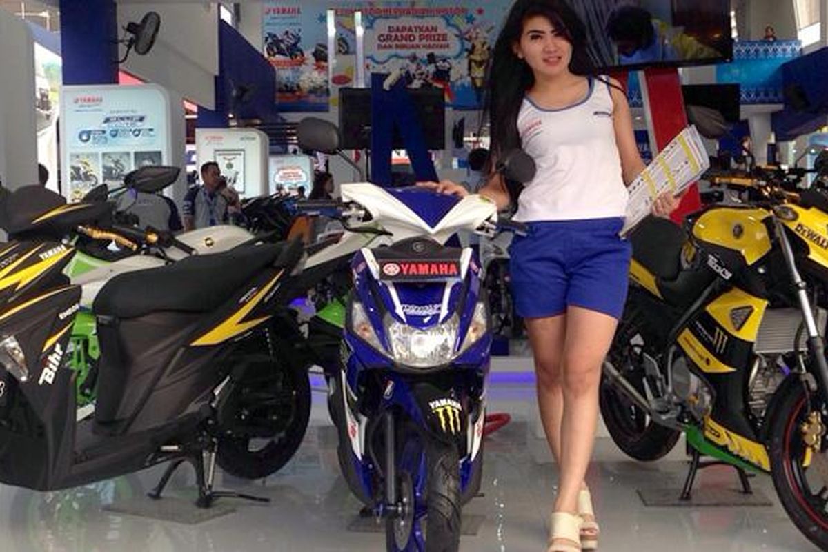 Suasana booth Yamaha di Jakarta Fair Kemayoran 2015.