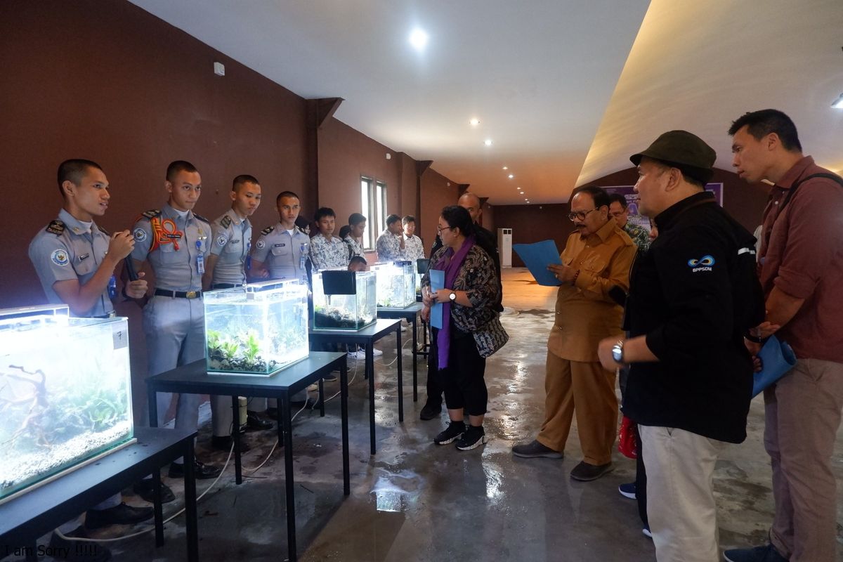Kementerian Kelautan dan Perikanan melalui Badan Penyuluhan dan Pengembangan SDM Kelautan dan Perikanan menggelar Pasar Ikan Hias Digital pada kegiatan Ikan Hias dan Maggot (IMAGO) FAIR 2023, 6-7 November 2023, di Balai Riset Budidaya Ikan Hias Depok. Kegiatan ini untuk memfasilitasi para penghobi ikan hias untuk mendapatkan koleksi terbaik tanpa hadir secara fisik.