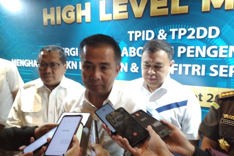 Pj Gubernur Jabar, Bey Machmudin usai kegiatan High Level Meeting Pengendalian Inflasi Daerah di Hotel Hilton, Kota Bandung, Jawa Barat, Rabu (6/3/2024).