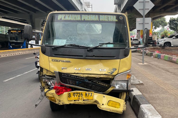 Kronologi Truk Tabrak 5 Kendaraan di Pasar Rebo Jaktim: Terobos Lampu Merah, 1 Tewas