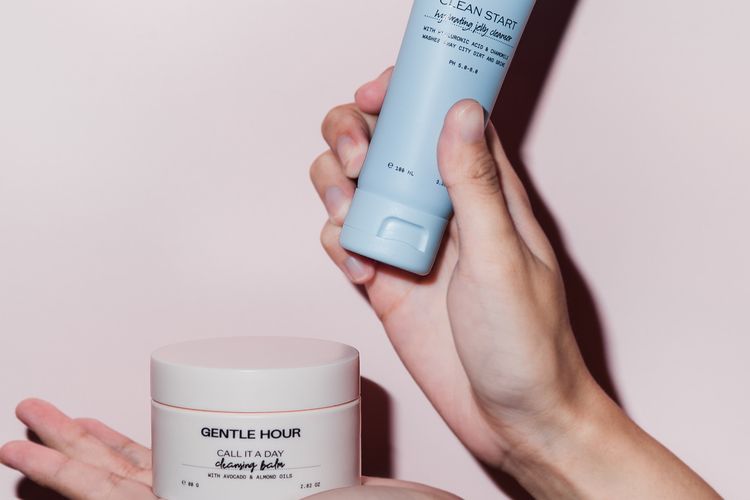 Dua pembersih wajah dari Gentle Hour.