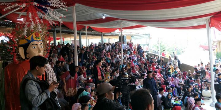 Suasana Lebaran Betawi 2018 di Perkampungan Budaya Betawi Setu Babakan, Jagakarsa, Sabtu (28/7/2018). 