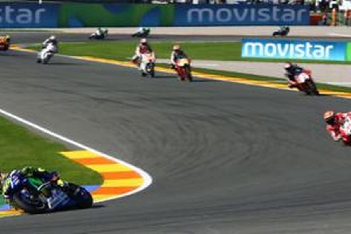 Aksi mengagumkan Valentino Rossi di seri terakhir MotoGP 2015 di Valencia.