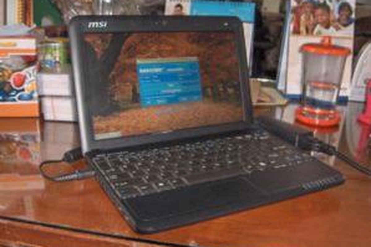 Dilengkapi prosesor Intel Atom 1,6GHz, harddisk 80GB, RAM 1GB, layar 10,2