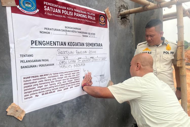 Satpol PP Segel Gardu di Pool Taksi Green SM di Tangsel karena Tak Berizin