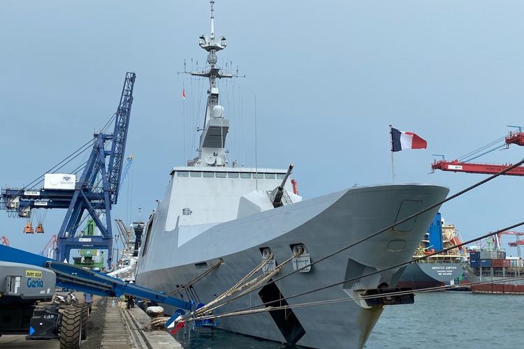 Kapal fregat siluman La Fayette milik Angkatan Laut (AL) Perancis yang bersinggah di JICT II, Tanjung Priok, Jakarta Utara. Difoto pada Selasa (28/3/2023).