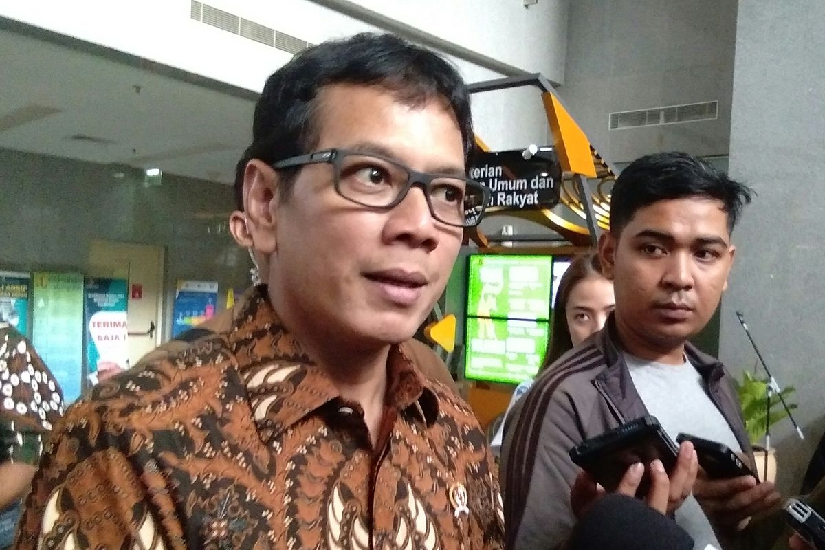 Menteri Pariwisata dan Ekonomi Kreatif, Wishnutama Kusubandio ditemui usai rapat koordinasi di Kementerian PUPR, Jakarta, Jumat (7/2/2020).