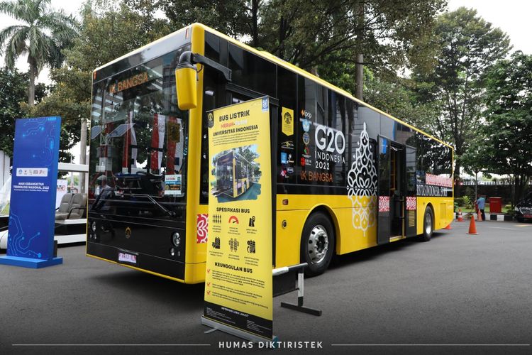 Universitas Indonesia (UI) ciptakan produk transportasi bus listrik dalam pameran yang dihelat oleh Pusat Unggulan Ipteks-Perguruan Tinggi (PUI-PT), di Jakarta, Kamis (11/8/2022).