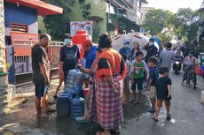 Berhari-hari Krisis Air, Warga Pademangan Barat Akhirnya Dapat Bantuan Air Bersih 