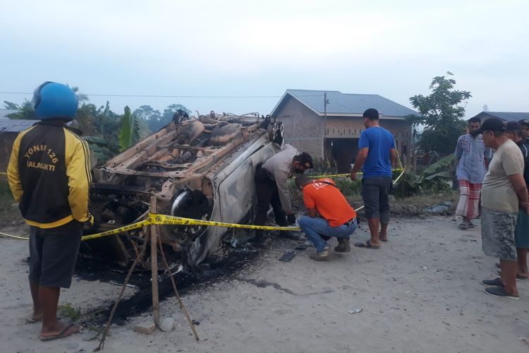 Mobil yang digunakan pencuri lembu di Deli Serdang dibakar massa 