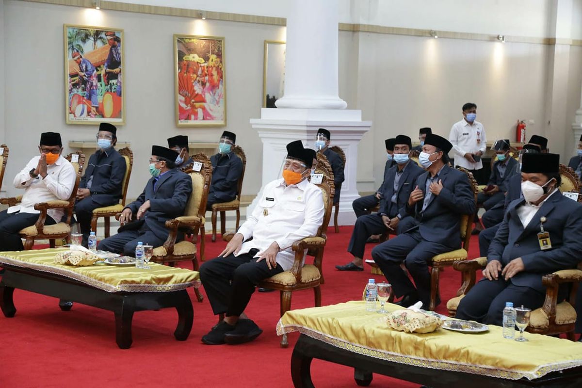 Gubernur Banten Wahidin Halim, dalam acara Pelepasan Kafilah Provinsi Banten pada MTQ XXVII 2020, di Pendopo Gubernur Banten, KP3B Curug, Kota Serang, Rabu (11/11/2020).