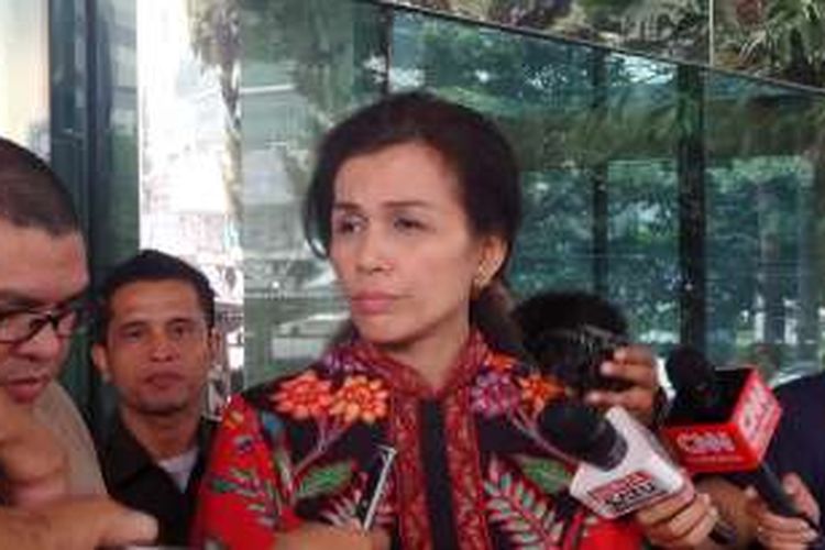 Istri Irman Gusman, Liestyana Rizal Gusman di Gedung KPK Jakarta, Selasa (11/10/2016).