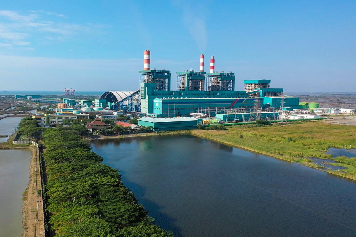 Pembangkit Listrik Tenaga Uap (PLTU) Lontar berkapasitas 3x315 Megawatt (MW) yang berada di Kabupaten Tangerang, Banten sebagai salah satu pembangkit yang menerapkan co-firing biomassa sebagai salah satu strategi dekarbonisasi.
