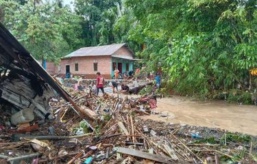 Kondisi banjir bandang yang melanda delapan kelurahan di kota Lubuk Linggau, Sumatera Selatan pada Minggu (26/9/2021). Saat ini kondisi air yang menyebabkan banjir di kota tersebut telah mulai surut.