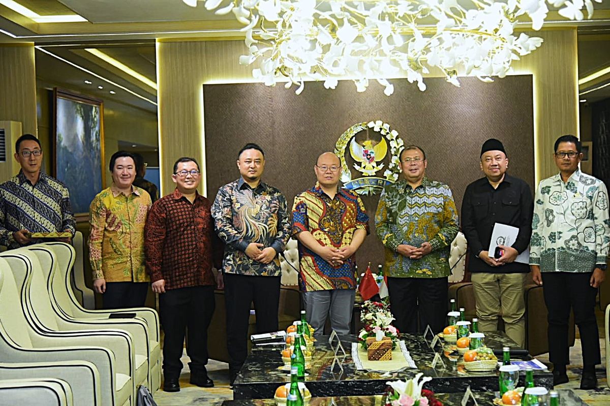 Wakil Ketua DPR RI Cucun Ahmad Syamsurijal menerima kunjungan delegasi Universitas Tsinghua, Tiongkok, yang menyoroti potensi kerja sama strategis di bidang teknologi. Pertemuan di Kompleks Parlemen, Senayan, Jakarta, Senin (21/7/2025). 