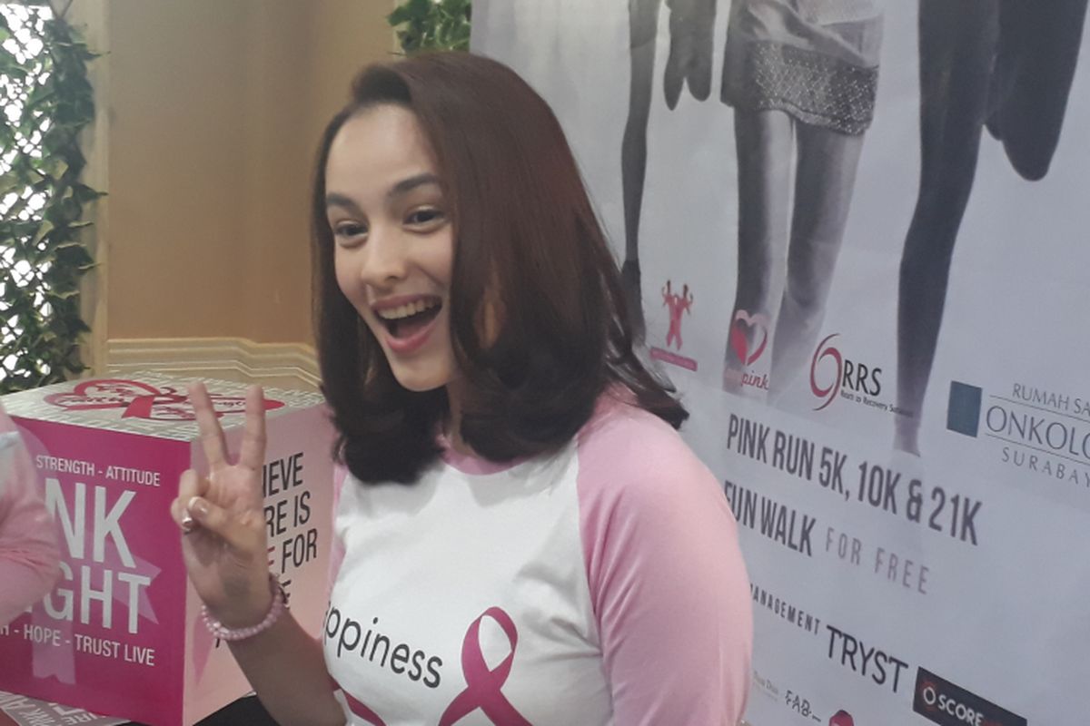 Chelsea Islan diabadikan saat dijumpai di Lovepink Care Center, Jakarta Selatan, Selasa (11/7/2017).