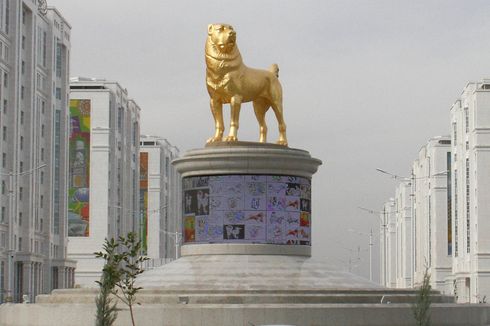 Anjing Favorit Presiden Turkmenistan Dibuatkan Patung Emas Setinggi 15 Meter di Ibu Kota