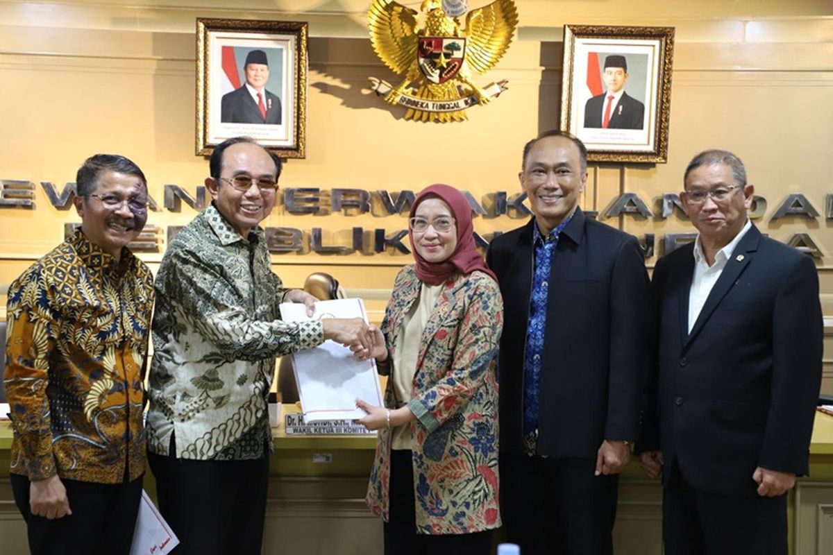 Kementerian PANRB dan Komite I DPD dalam rapat kerja di Jakarta, Kamis (17/04/2025).
