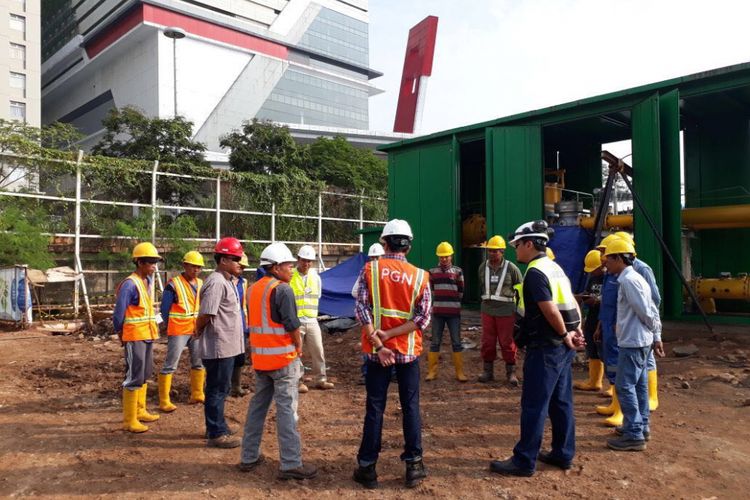 Tim dari PT Perusahaan Gas Negara Tbk. (PGN) melakukan persiapan dalam rangka aktivitas penyaluran gas bumi ke pembangkit listrik Muara Karang yang dikelola oleh PT Pembangkit Jawa Bali Unit Pembangkitan Muara Karang (PT PJB UP Muara Karang). Dengan jangka waktu kerjasama penyaluran selama setahun, PGN akan memasok gas bumi sebesar 50 MMSCFD.

