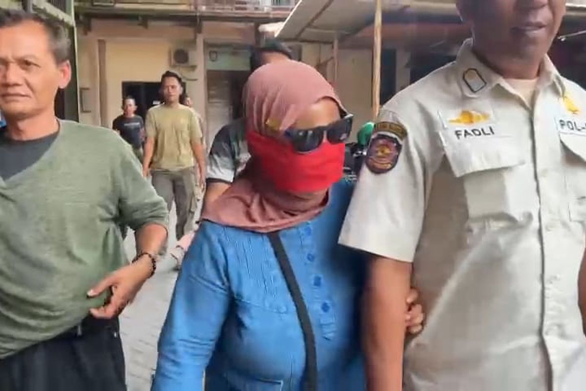 Masriah saat datangi kantor Satpol PP Sidoarjo