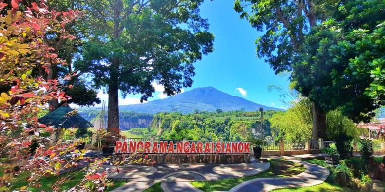 Panorama Ngarai Sianok, wisata yang menjadi rekomendasi di Bukittinggi, Sumatera Barat. 