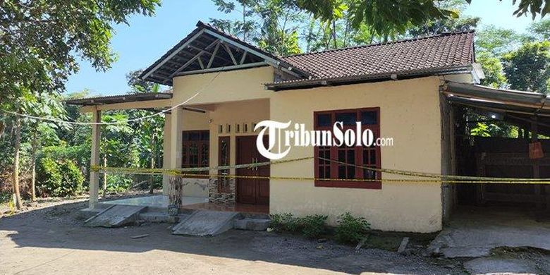 Kondisi rumah kontrakan seorang wanita yang ditemukan tewas dipenggal di Dukuh Dumung, Desa Nangsri, Kecamatan Manisrenggo, Klaten, Jawa Tengah, Kamis (22/6/2023).