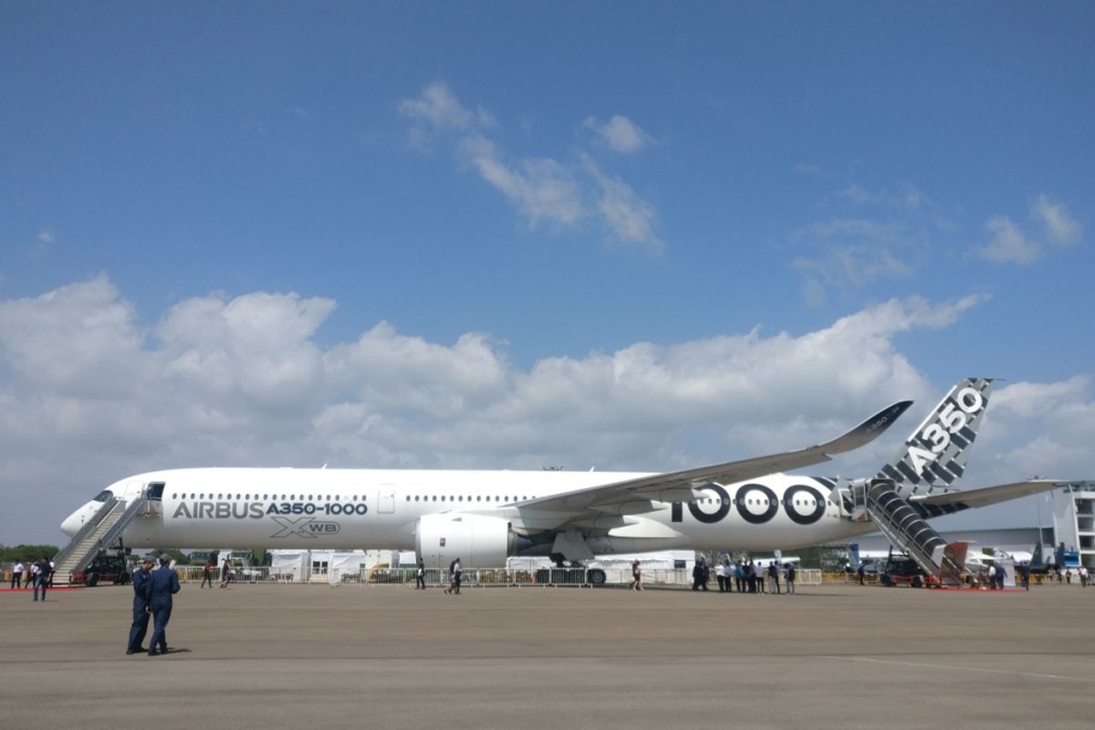 Airbus A350-1000.