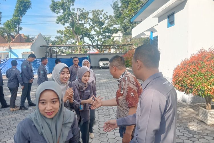 Apel perpisahan Dirut PDAM Lumajang Achmad Arifulin Nuha usai resmi mengundurkan diri, Selasa (3/6/2025).