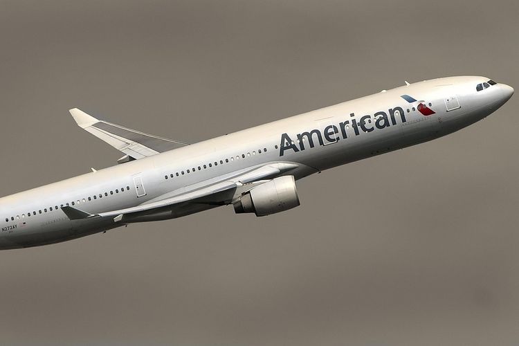 Detik-detik Laptop Terbakar di Kabin Pesawat American Airlines Jelang Mendarat