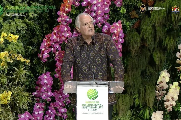 Tangkapan layar dari video yang menampilkan business leader, campaigner, dan co-author of Net Positive Paul Polman berpidato dalam Indonesia International Sustainability Forum (ISF) 2024 di Jakarta Convention Center (JCC), Jakarta, Jumat (6/9/2024) yang dipantau secara daring.