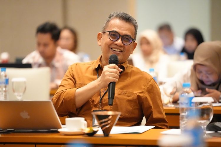 Anggota Komite BPH Migas Iwan Prasetya Adhi dalam Focus Group Discussion (FGD) ?Tata Cara Pelaporan dan Verifikasi Iuran Badan Usaha dalam Kegiatan Usaha Penyediaan dan Pendistribusian BBM dan Pengangkutan Gas Bumi Melalui Pipa? di Yogyakarta, Kamis (3/10/2024). 