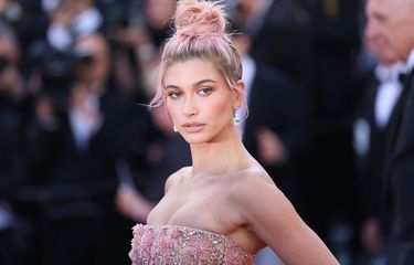 Hailey Baldwin menghadiri pemutaran film Girls Of The Sun (Les Filles Du Soleil) pada 71st annual Cannes Film Festival di Palais des Festivals, Cannes, France, (12/5/2018) 