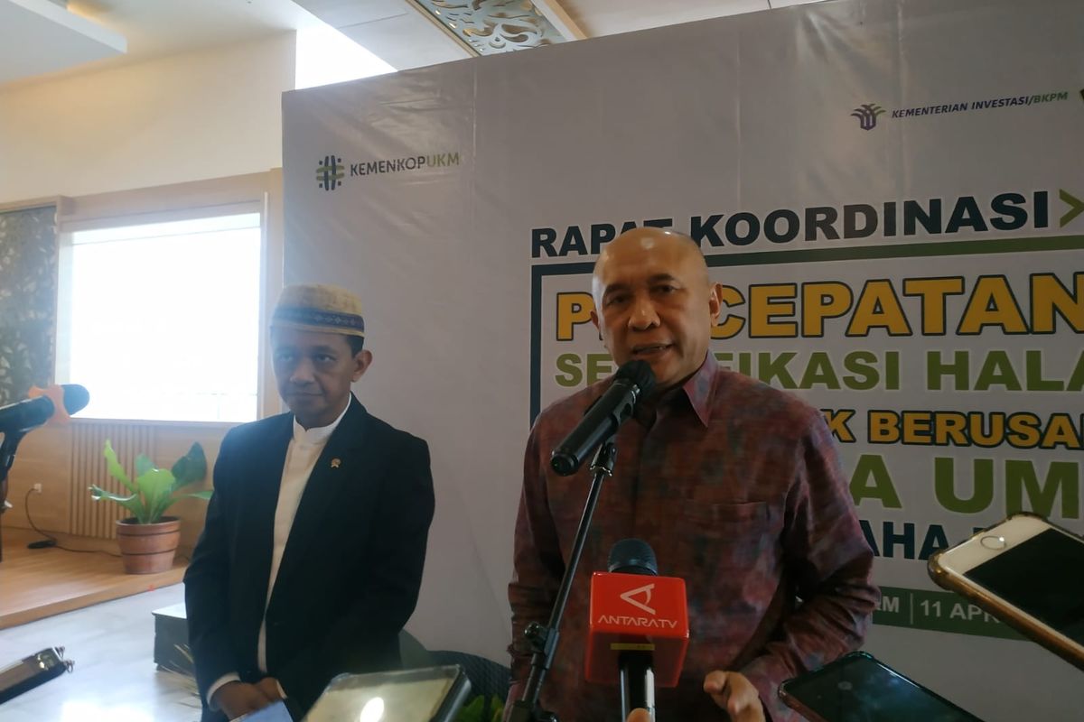 Menteri Koperasi dan Usaha Kecil Menengah Teten Masduki   dalam Rakor Percepatan NIB, Sertifikasi Halal, dan SNI di Kantor Kemenkop UKM, Kuningan, Jakarta, Selasa (11/4/2023).