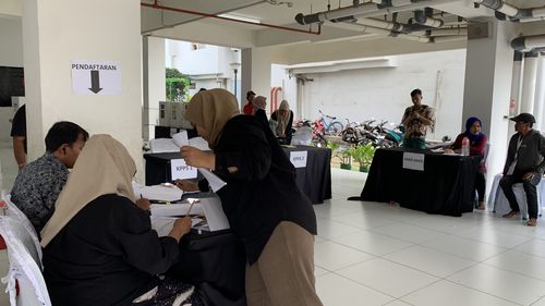 Meriahnya Penghitungan Suara di Kampung Akuarium, Warga Teriak "Amin" Saat Paslon 01 Disebut