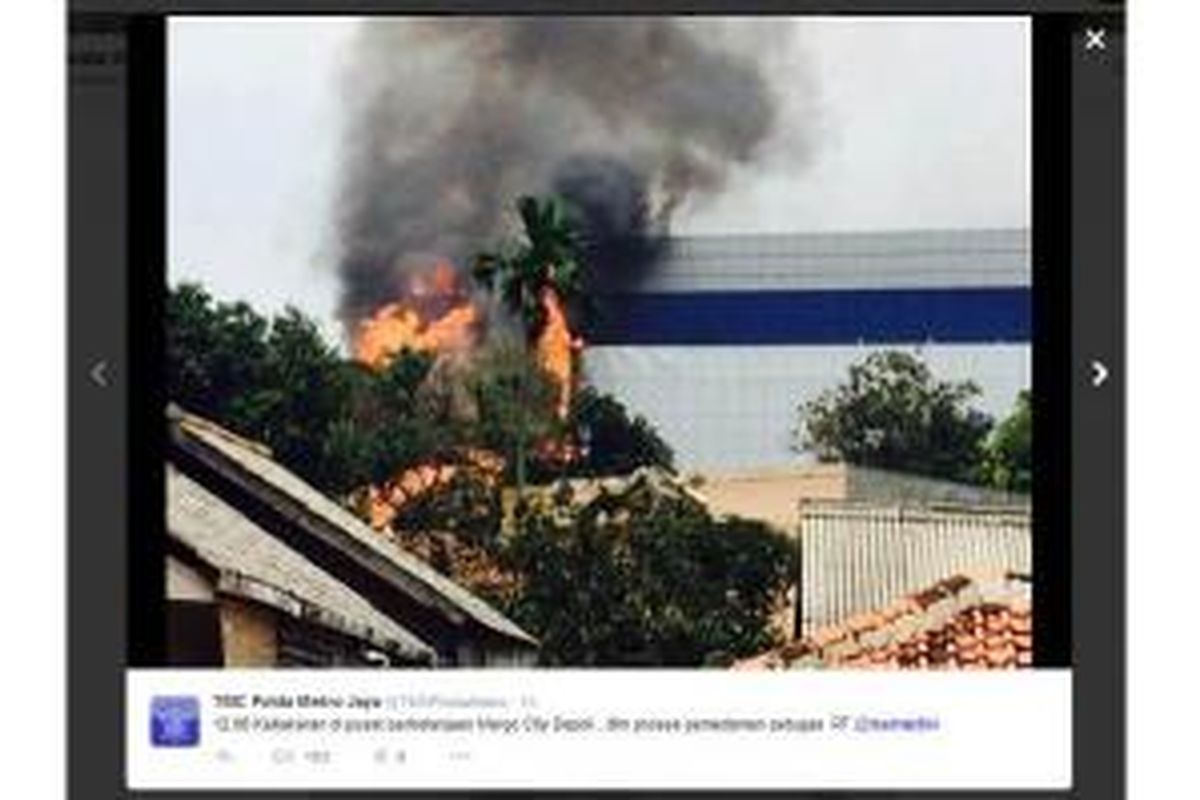 Kebakaran melanda pusat perbelanjaan Margo City di Depok, Jawa Barat, Minggu (22/3/2015), berdasarkan keterangan dari akun Twitter resmi TMC Polda Metro Jaya.
