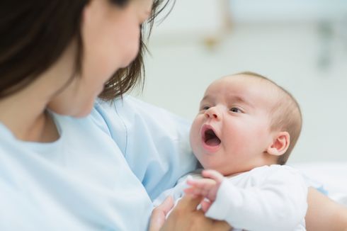 Suara Perempuan Berubah Lebih Berat Usai Melahirkan, Ada Apa?