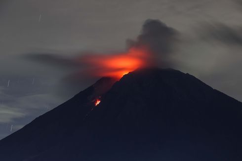 Viral, Lokasi Erupsi Semeru Jadi Spot Selfie, Termasuk Dark Tourism?