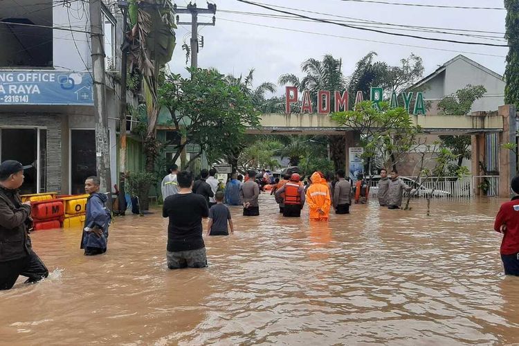 Pemkot Serang tetapkan status transisi darurat ke pemulihan selama 60 hari pascabanjir.