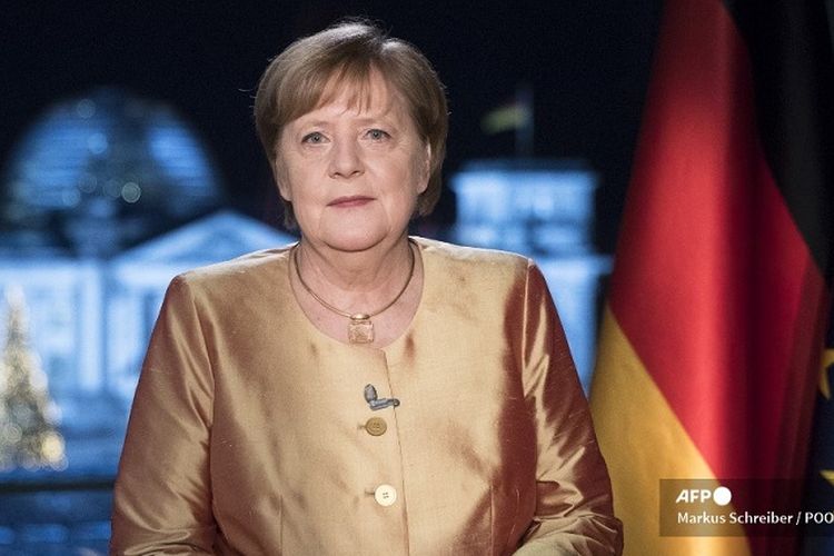 Angela Merkel dalam ucapan tahun barunya, menyampaikan bahwa Jerman masih dalam status waspada akan virus corona meski tahun sudah berganti dan vaksin sudah mulai diberikan.