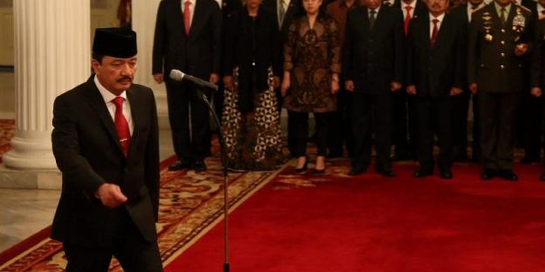 Jenderal Budi Gunawan saat dilantik sebagai Kepala Badan Intelijen Negara oleh Presiden Joko Widodo di Istana Negara, Jakarta, Jumat (9/9). Ia menggantikan Sutiyoso. Kompas/Wisnu Widiantoro (NUT) 
