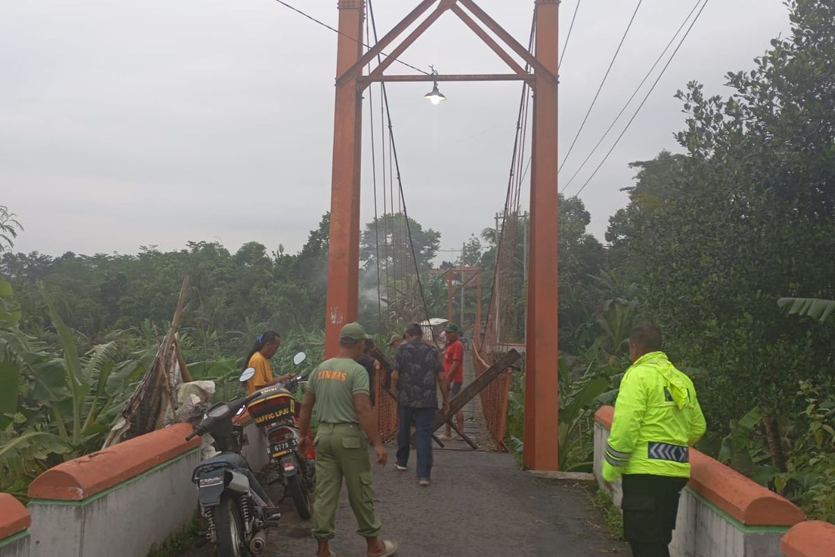 Terancam Longsor, Jembatan Gantung di Banyumas Ditutup, Apa yang Terjadi?