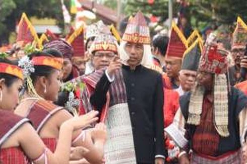 Olok-olok Baju Batak Jokowi Bentuk Ketidaktahuan Budaya
