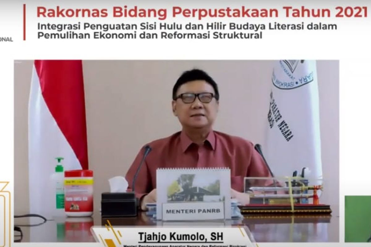 Menpan RB Tjahjo Kumolo dalam Rakornas Perpustakaan 2021, Senin (22/03/2021) yang digelar Perpusnas secara virtual mengangkat tema Integrasi Penguatan Sisi Hulu dan Hilir Budaya Literasi dalam Pemulihan Ekonomi dan Reformasi Struktural.