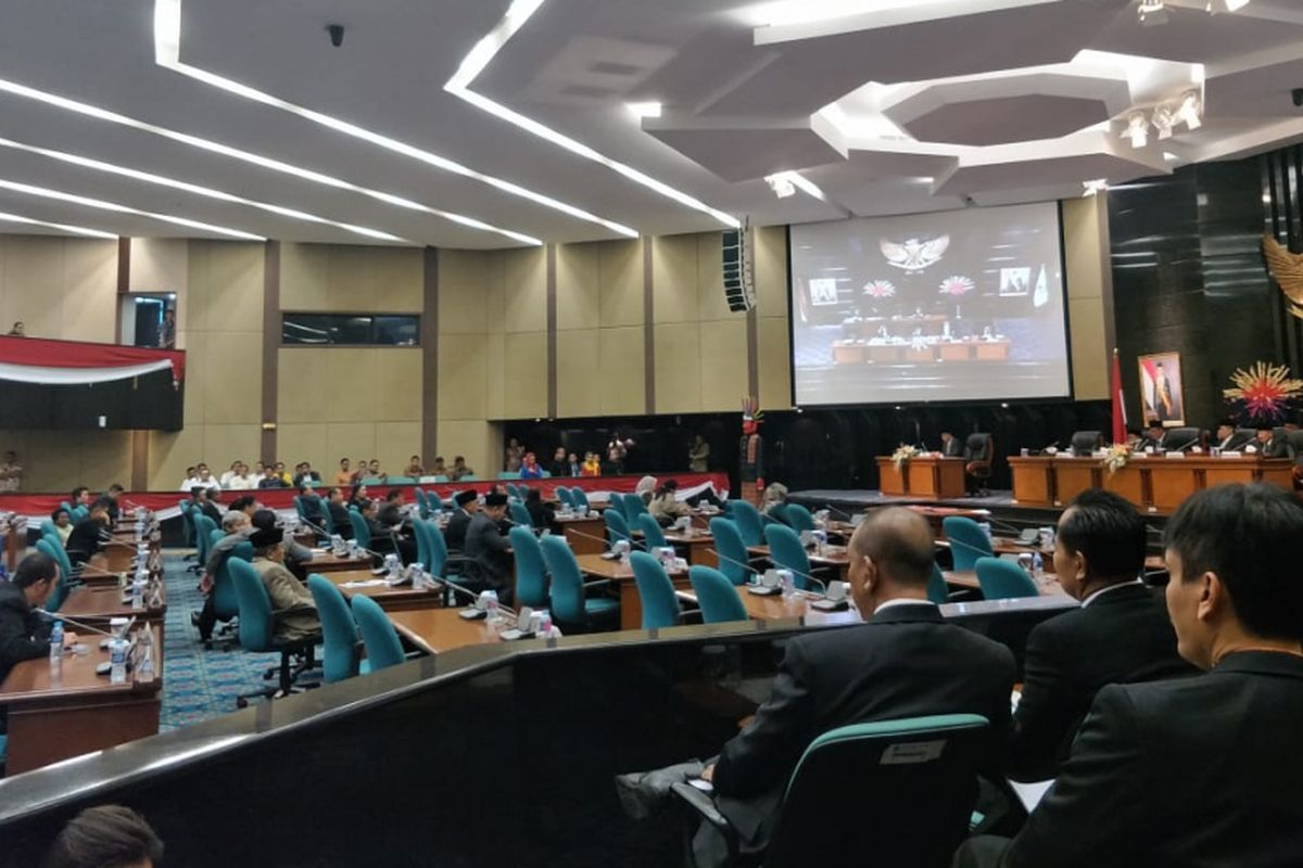 Rapat paripurna pengesahan perda APBD Perubahan DKI 2018 di gedung DPRD DKI Jakarta, Jalan Kebon Sirih, Jakarta Pusat, Kamis (27/9/2018).