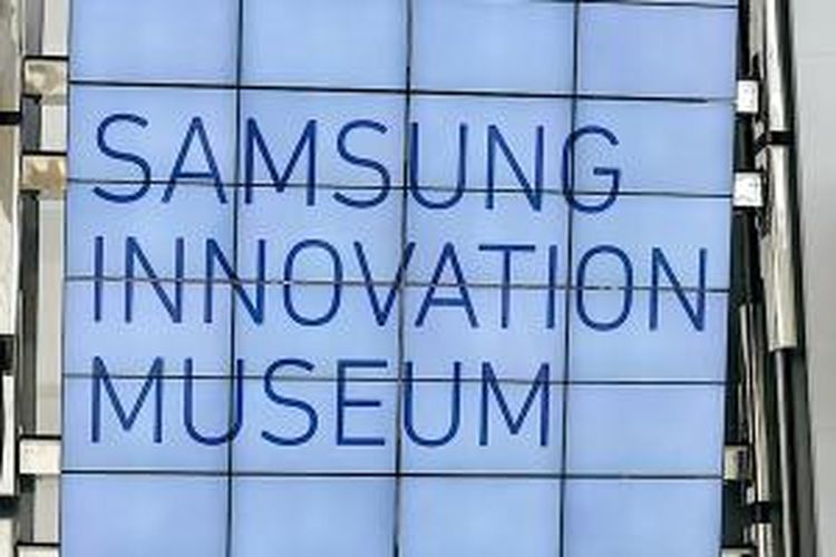 Panel layar datar yang disusun di Samsung Innovation Museum