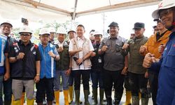 Waskita Karya Bersama Danantara Serahkan 600 Huntara ke Pemkab Aceh Tamiang