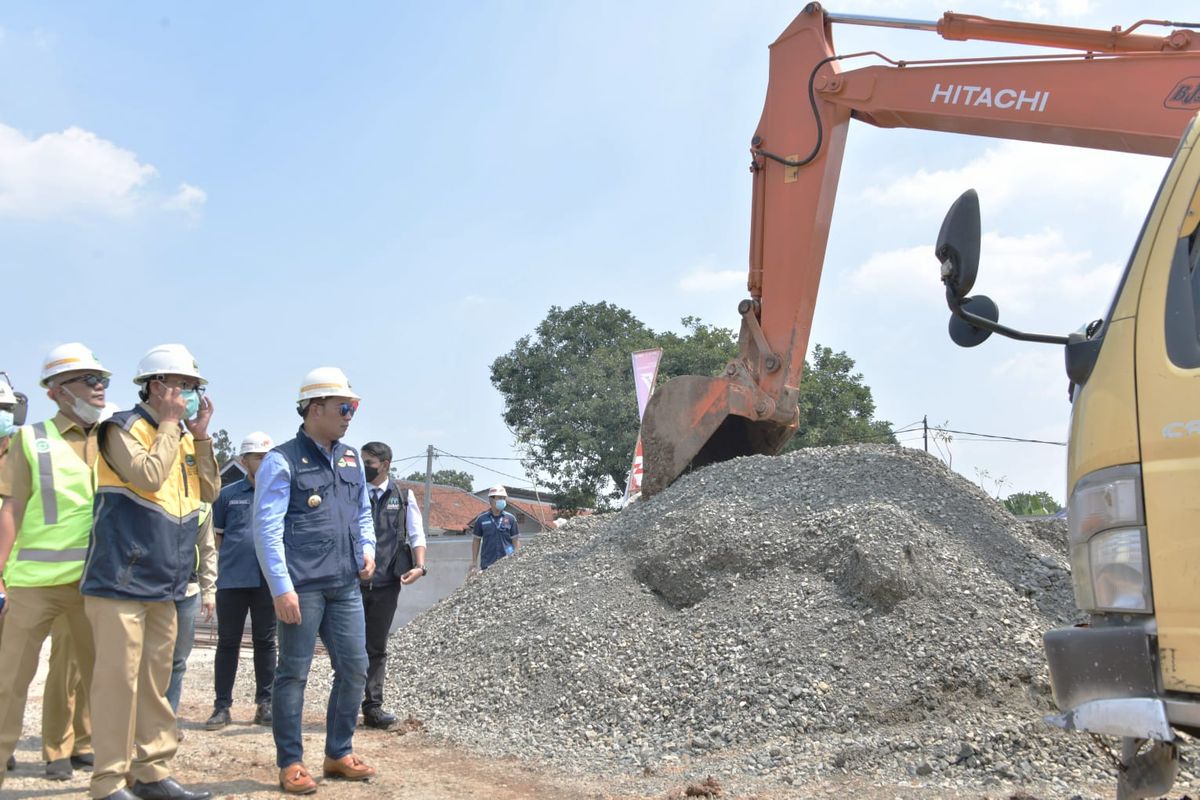 Gubernur Jawa Barat Ridwan Kamil meninjau perkembangan pembangunan proyek underpass Dewi Sartika, Depok pada Senin (8/8/2022). (Dokumen: Pemprov Jabar)